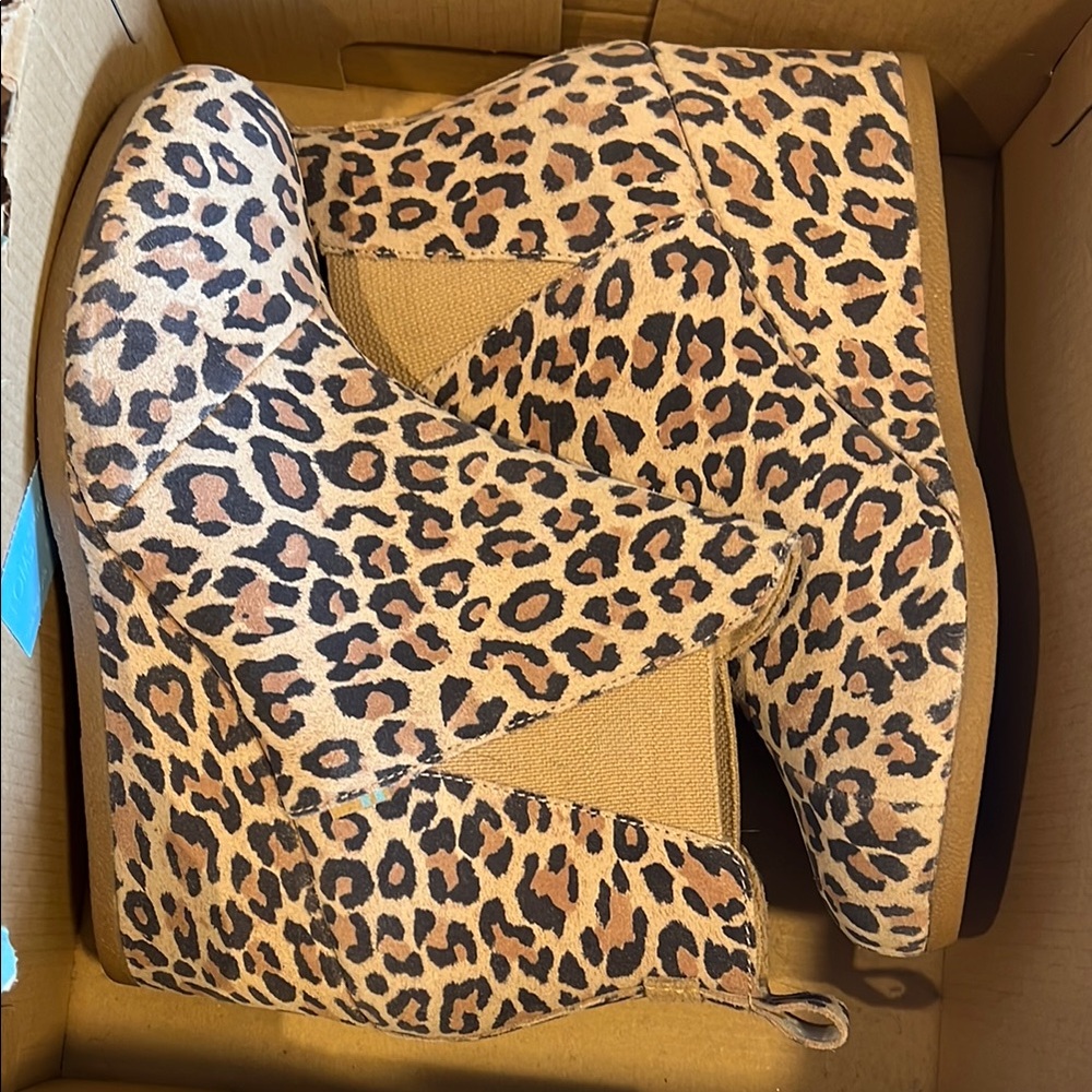 Toms Brown and Tan Leopard Print Accents